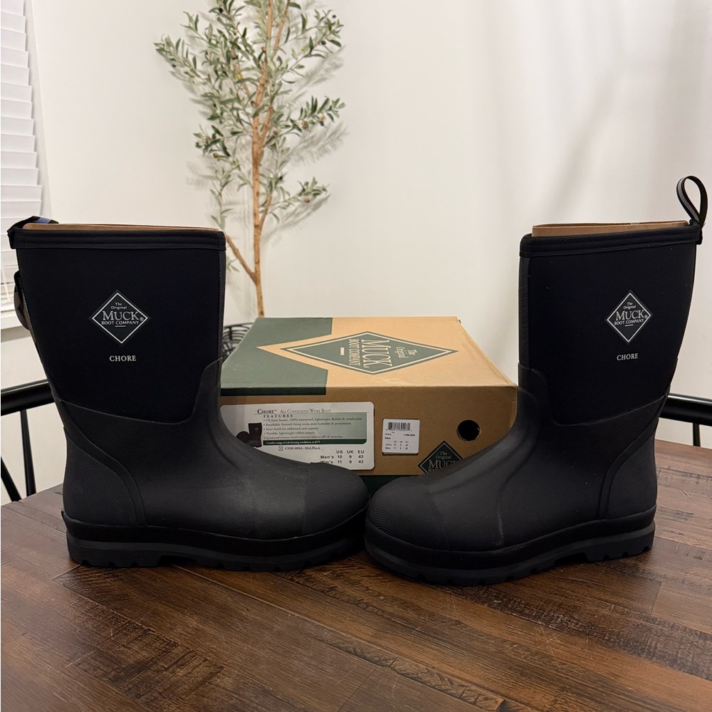 Muck Chore Black Boots men’s 10 women’s 11 waterproof rain snow boots new in box